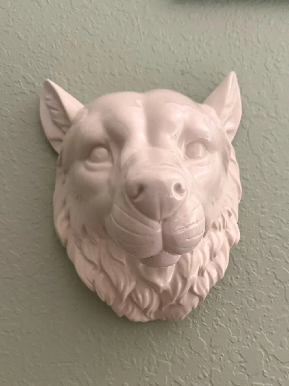 Ceramic Wolf Head Wall Accent in White